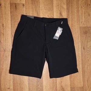 Men’s golf shorts